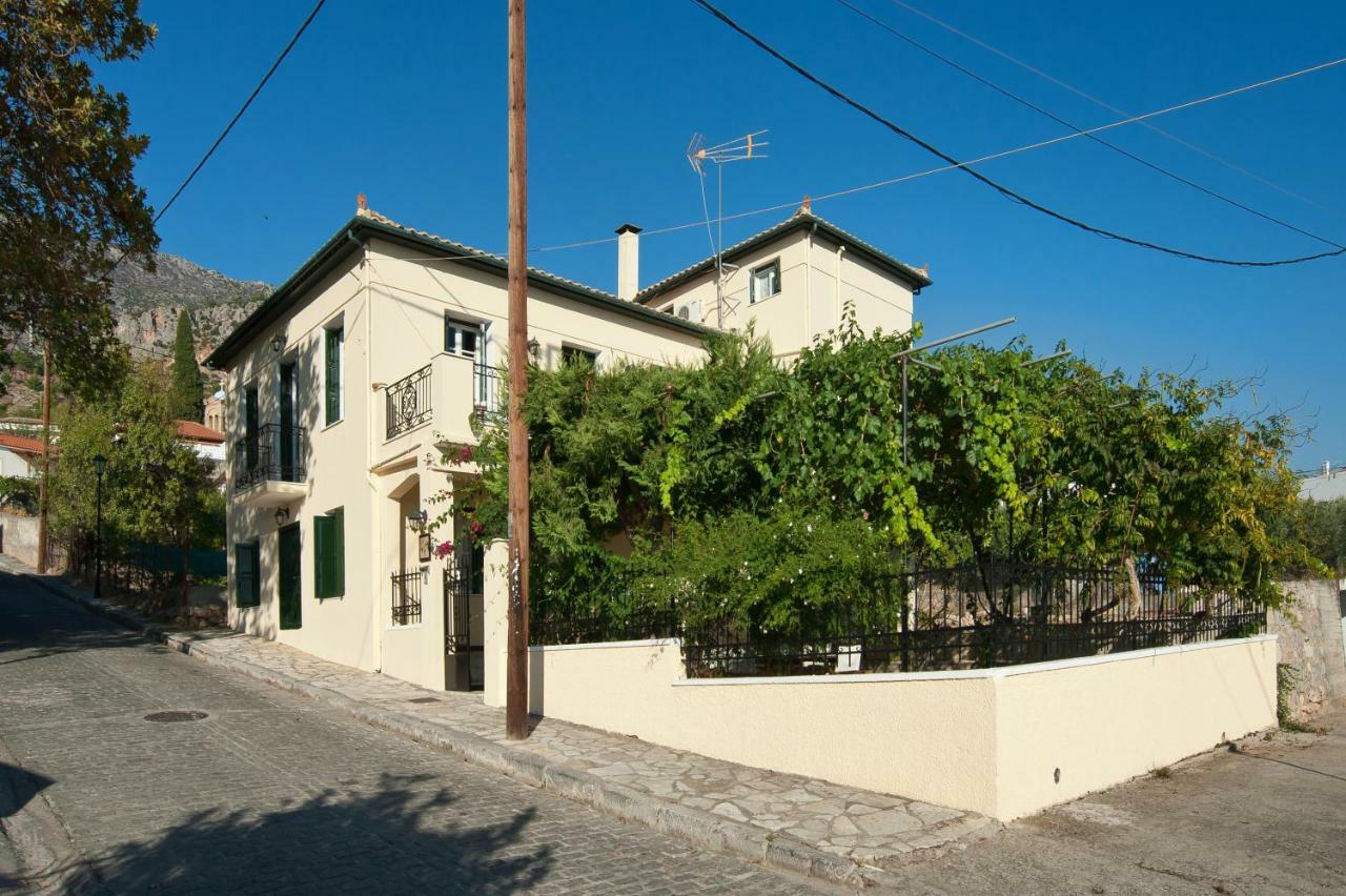 Elia Apartments Chrisso Delfi Esterno foto