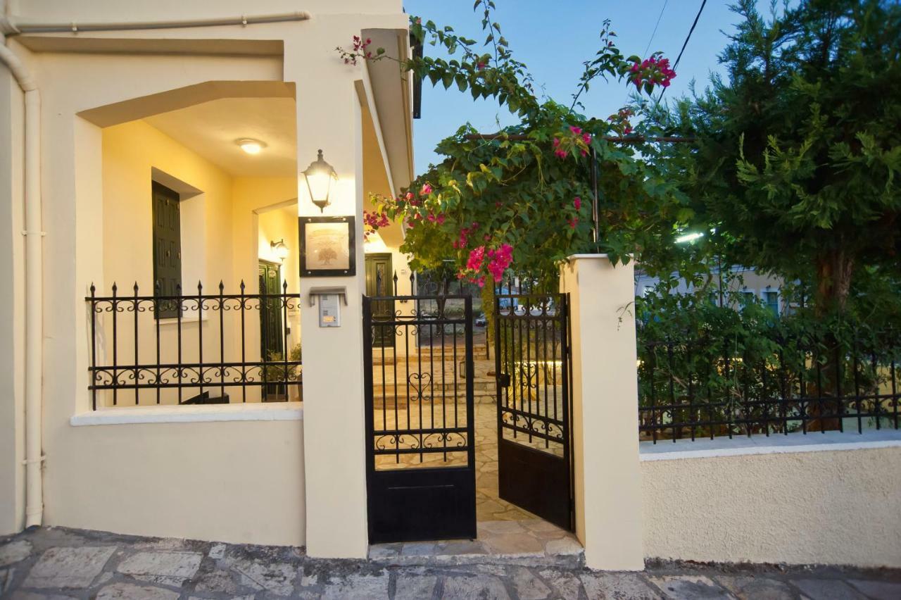 Elia Apartments Chrisso Delfi Esterno foto